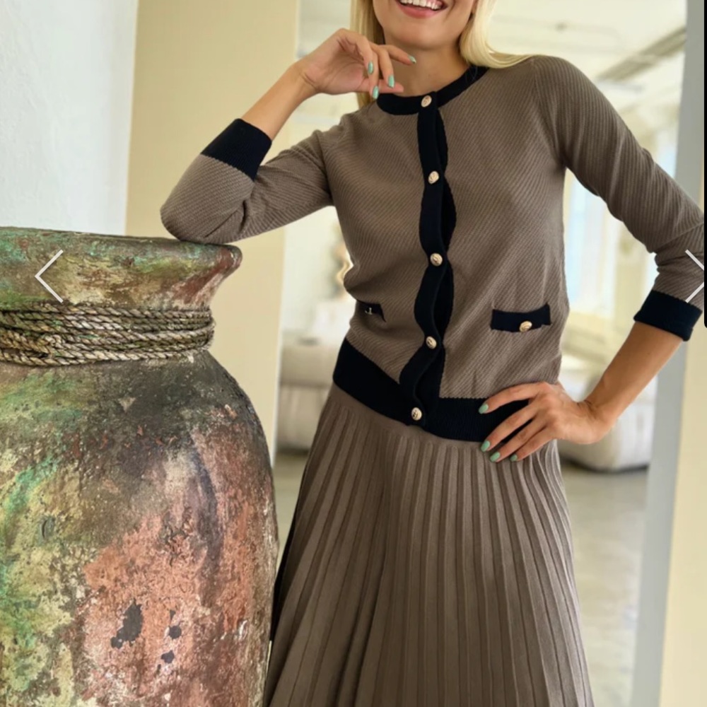 Knit pleated skirt olive color waist stretches from 29 to 37 length 26 1/2